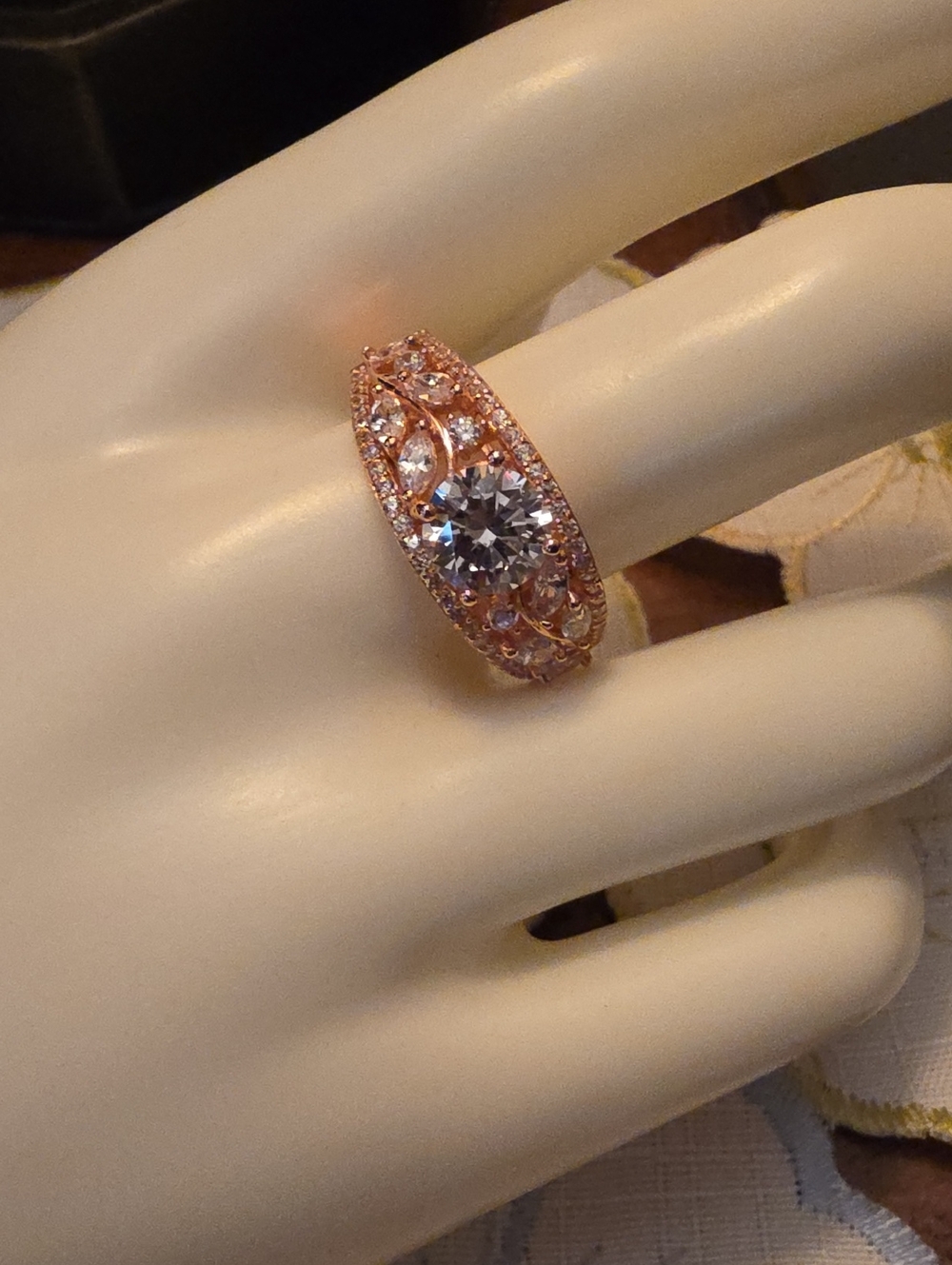 Bella Luce(R) White Diamond Simulant Eterno(TM) Rose Ring
